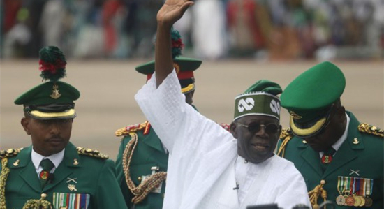 尼日利亞新總統提努布宣誓就職