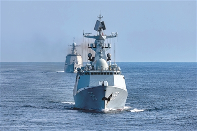 海軍某支隊組織艦艇編隊航行訓練