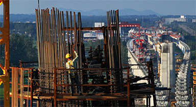 高溫下的鐵路建設者