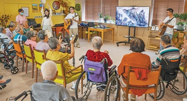养老社区飞出青春音符