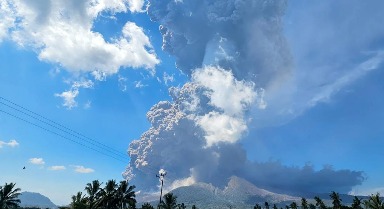 印尼一火山喷发