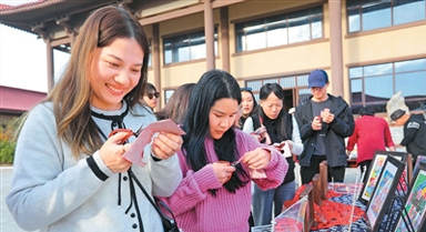 留學生學"非遺"感受中國文化魅力