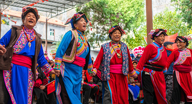 四川茂縣：載歌載舞喜迎羌年