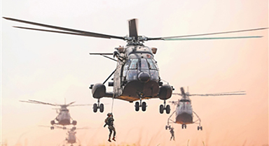 陸軍某旅組織索降訓練