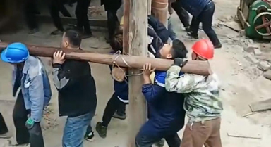 200多人抬6噸木樓有多硬核?