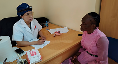 中國援赤道幾內亞醫療隊開展義診