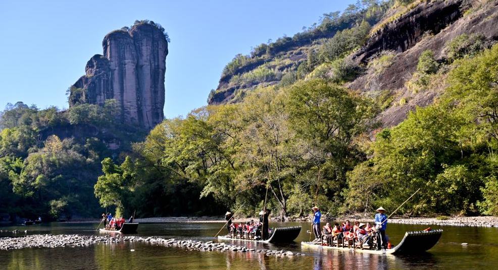 武夷冬韵醉游人