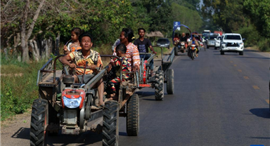 大批柬埔寨民眾逃離家園