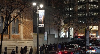 纽约:在暮色中等待晚餐