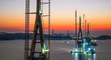 青龙门特大桥三座主塔全部封顶