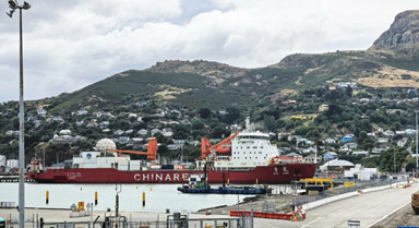 “雪龙”号在新西兰举行公众参观活动