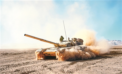 陸軍某旅組織坦克駕駛訓練