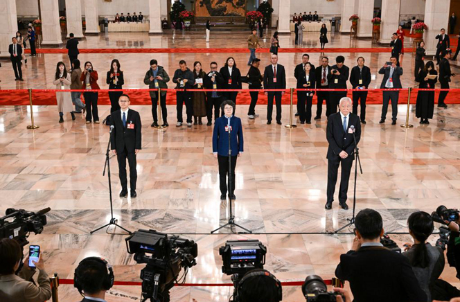 全國政協十四屆四次會議第二場“委員通道”集體採訪活動舉行