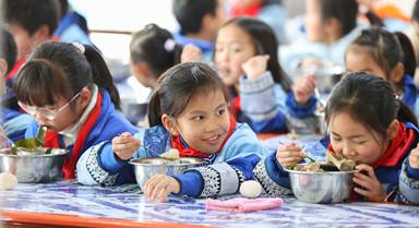 营养餐呵护孩子健康成长