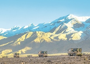 陸軍某團開展機動訓練