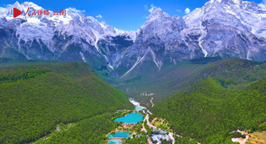云南丽江:雪山蓝月谷 碧水映初夏