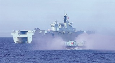 “野馬”蹈海 踏浪飛馳