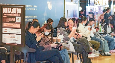 网红食品，谁在为“新奇”买单？